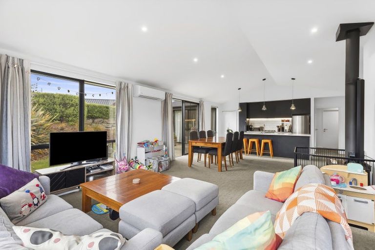 Photo of property in 51 Kirimoko Crescent, Wanaka, 9305