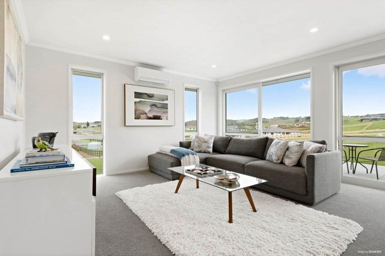Photo of property in 11 Peet Row, Pokeno, 2471
