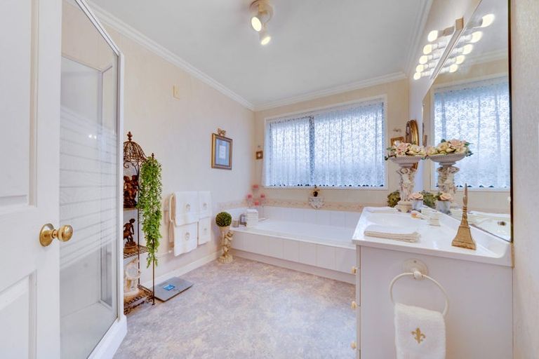 Photo of property in 2/13 Hamilton Road, Papatoetoe, Auckland, 2025