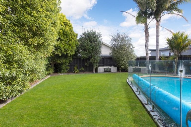 Photo of property in 13 Spinnaker Drive, Te Atatu Peninsula, Auckland, 0610