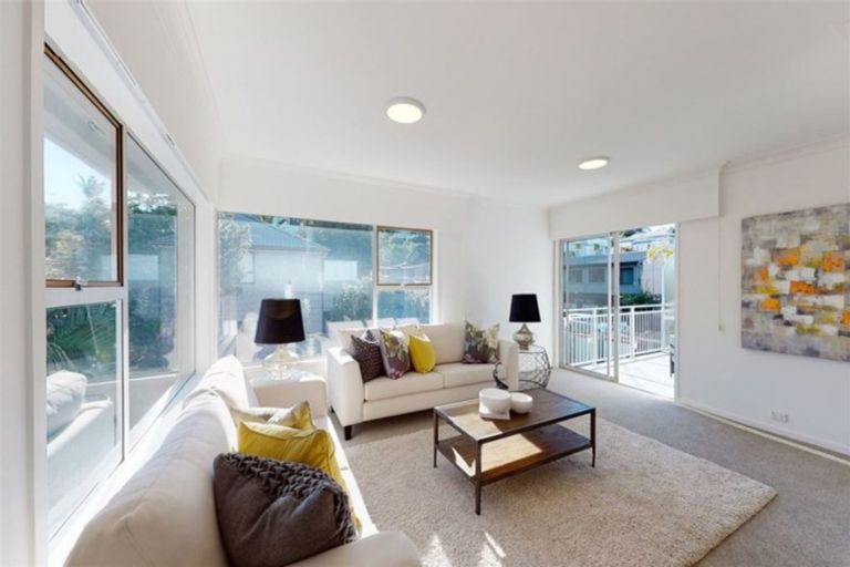 Photo of property in 1/10a Commodore Parry Road, Castor Bay, Auckland, 0620