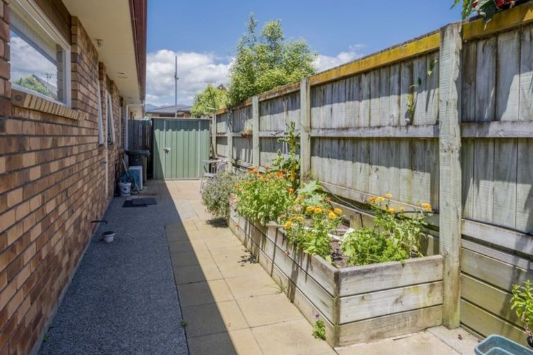 Photo of property in Rangeview Villas, 2/9 Fuller Close, Levin, 5510