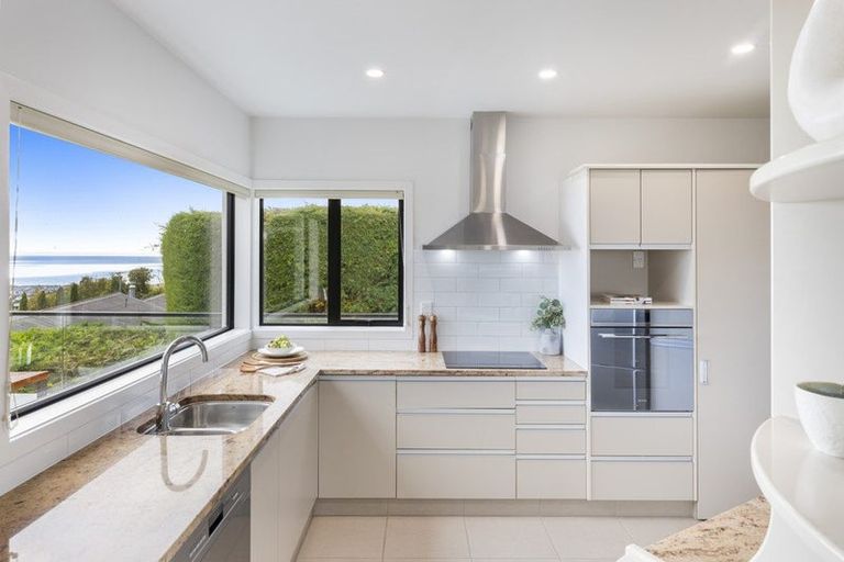 Photo of property in 2/11 Belleview Terrace, Mount Pleasant, Christchurch, 8081