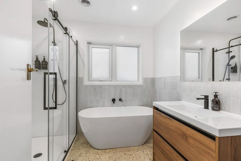 Photo of property in 92 Kahu Road, Paremata, Porirua, 5024