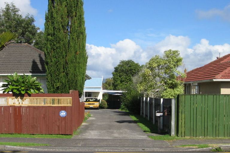 Photo of property in 2/670 Te Atatu Road, Te Atatu Peninsula, Auckland, 0610