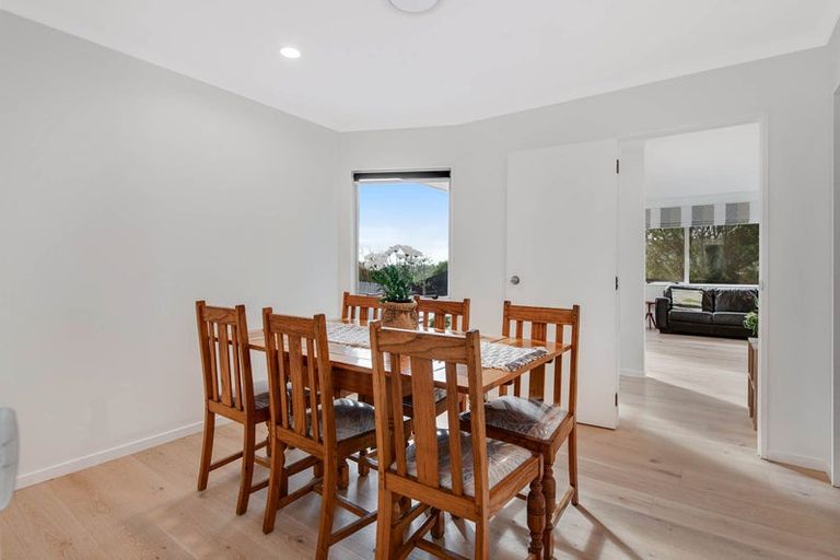 Photo of property in 13 Sandpiper Grove, Unsworth Heights, Auckland, 0632