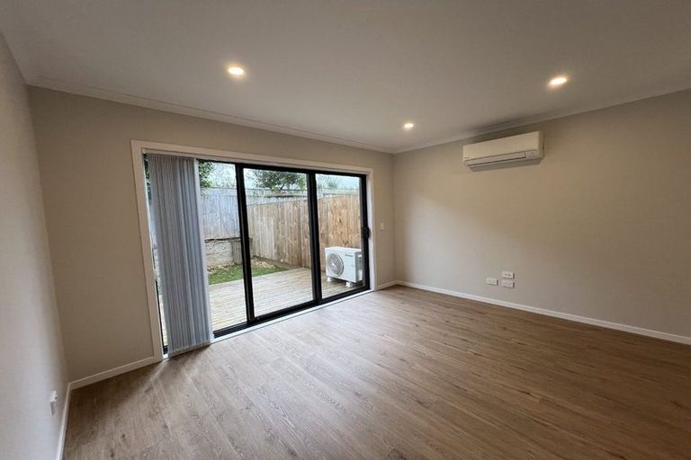 Photo of property in 2/125b Metcalfe Road, Ranui, Auckland, 0612