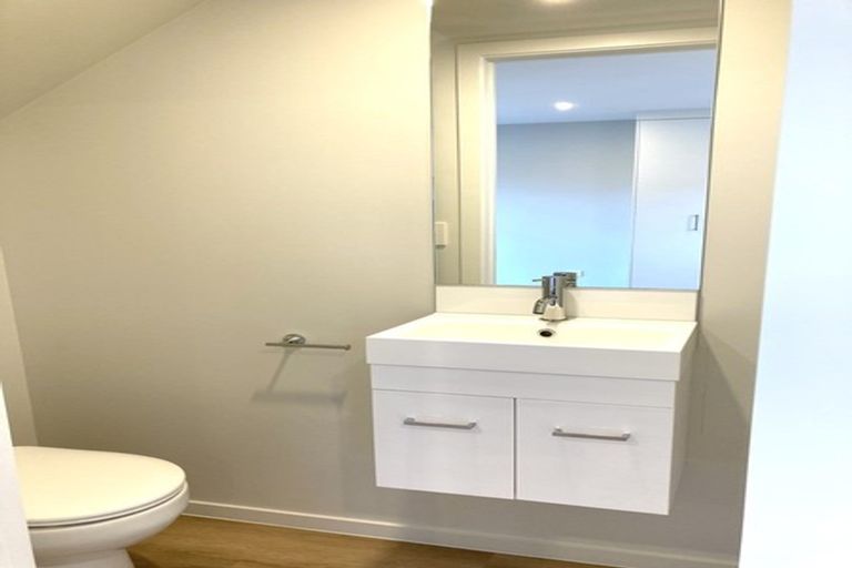 Photo of property in 14/15 Sunhill Road, Sunnyvale, Auckland, 0612