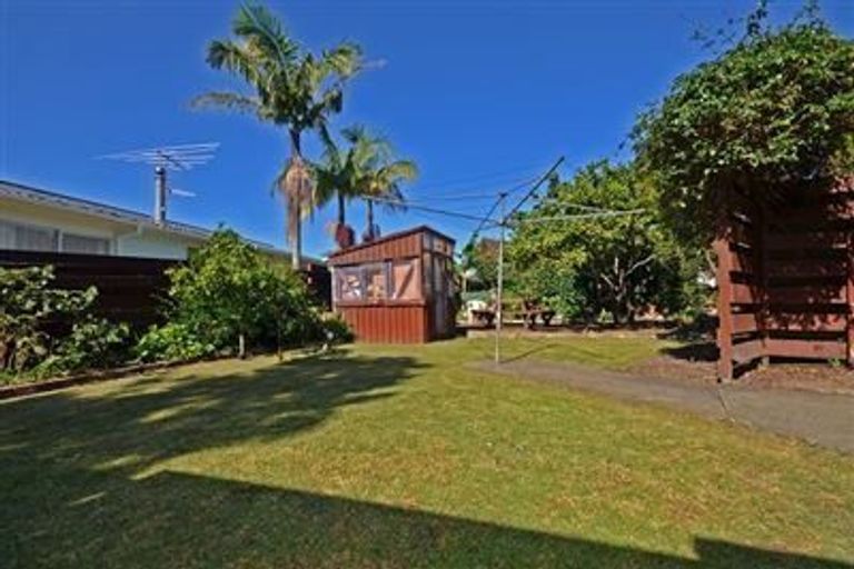 Photo of property in 7 Pipitea Place, Massey, Auckland, 0614