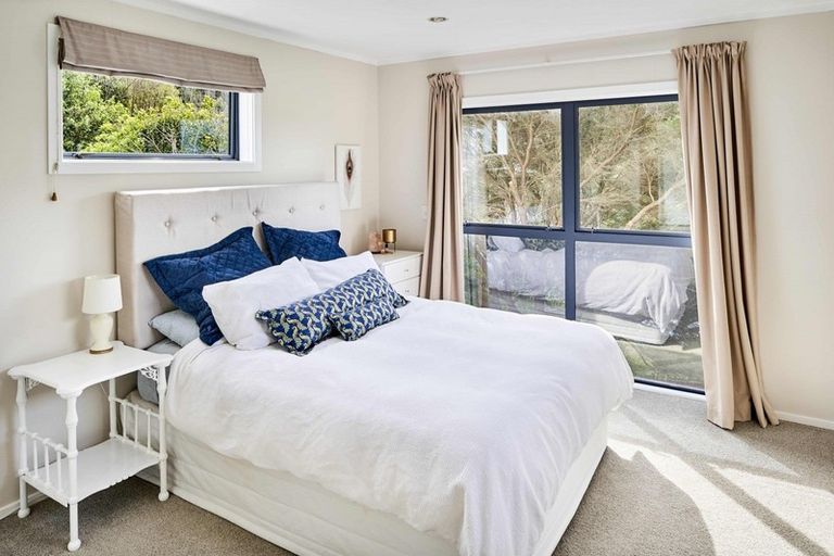 Photo of property in 51a Omapere Street, Whitby, Porirua, 5024