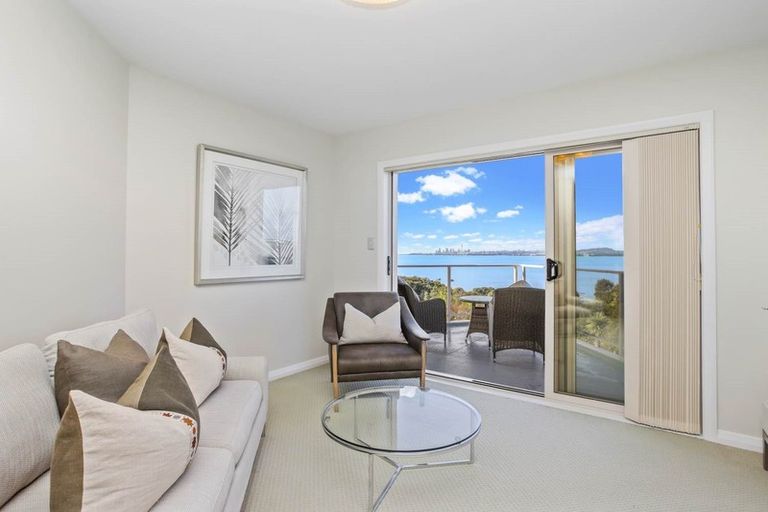 Photo of property in 51 Harbour View Road, Te Atatu Peninsula, Auckland, 0610