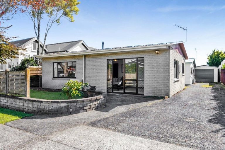Photo of property in 1 Hawea Street, Merrilands, New Plymouth, 4312
