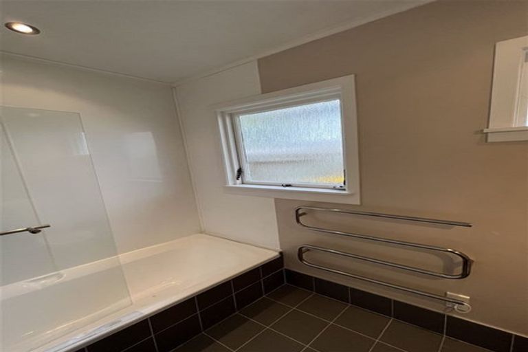 Photo of property in 1/23 Levesque Street, Birkdale, Auckland, 0626