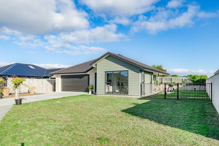 Photo of property in 6 Kaiwaru Place, Waikanae, 5036