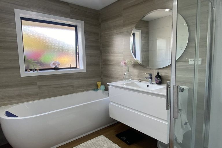 Photo of property in 1/6 Broadfell Avenue, Avonhead, Christchurch, 8042