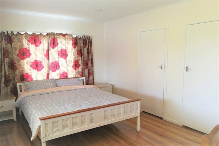 Photo of property in 1/76 College Road, Northcote, Auckland, 0627