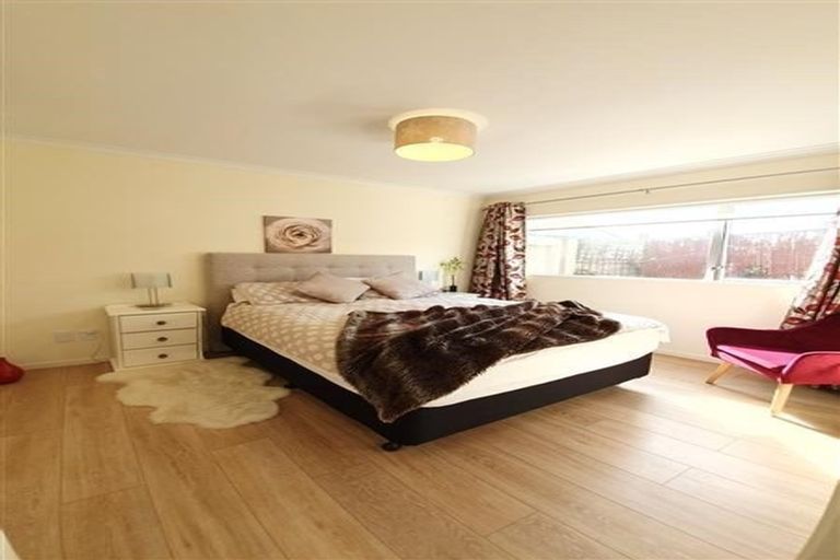 Photo of property in 18a/2 Sherwood Avenue, Te Atatu South, Auckland, 0610