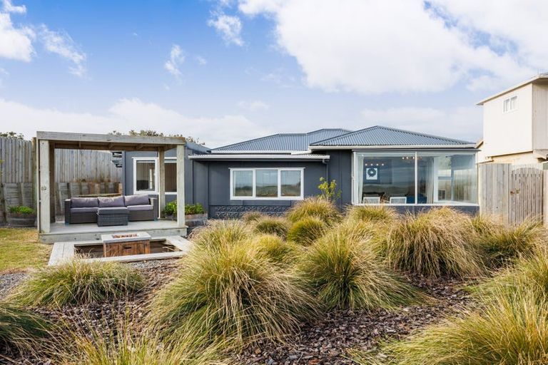 Photo of property in 3 Kent Avenue, Waitarere Beach, Levin, 5510