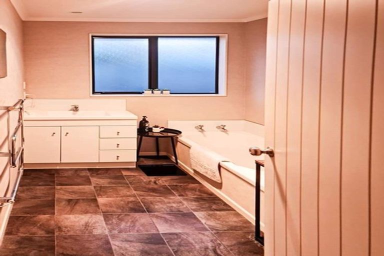 Photo of property in 10a Pegasus Place, Kelvin Grove, Palmerston North, 4414