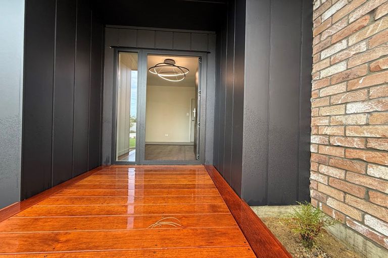 Photo of property in 114a Bartholomew Road, Levin, 5510
