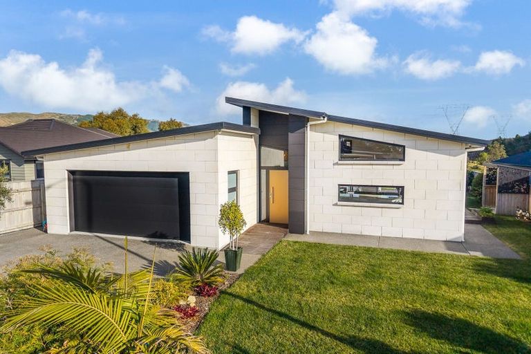 Photo of property in 4 Kaiwaru Place, Waikanae, 5036