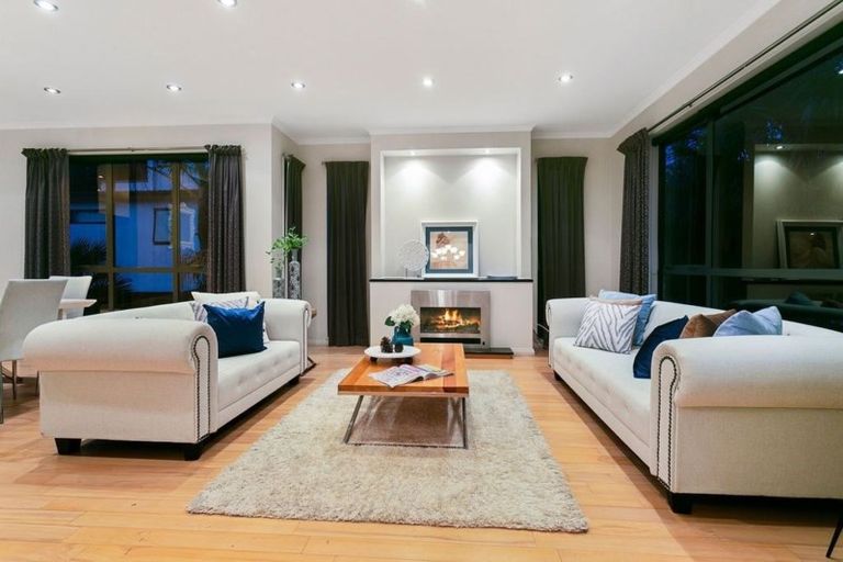 Photo of property in 19 Springvale Drive, Fairview Heights, Auckland, 0632