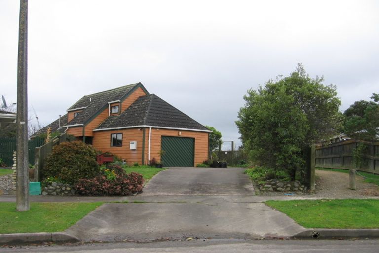 Photo of property in 8 Gladys Place, Kelvin Grove, Palmerston North, 4414