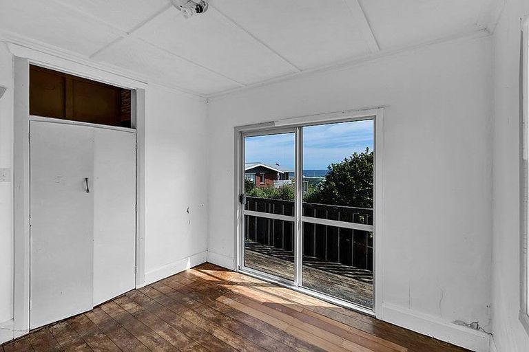 Photo of property in 54 Pioneer Road, Moturoa, New Plymouth, 4310