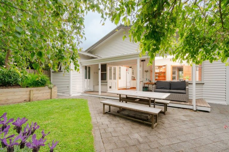 Photo of property in 53 Severn Street, Island Bay, Wellington, 6023