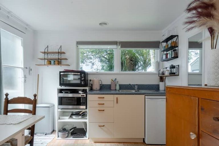 Photo of property in 84 Park Road, Titirangi, Auckland, 0604