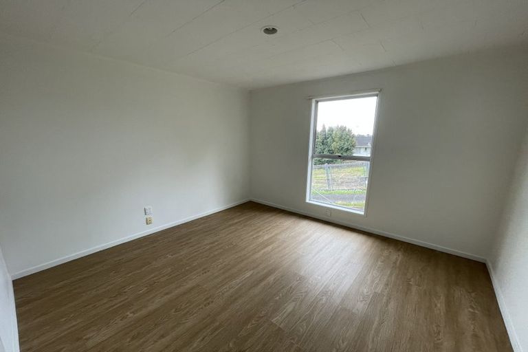 Photo of property in 1 Hewlett Road, Massey, Auckland, 0614