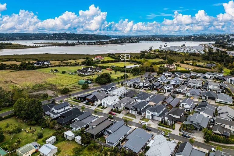 Photo of property in 8 Makete Crescent, Hobsonville, Auckland, 0618