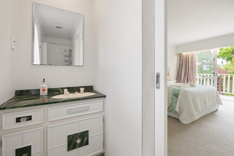 Photo of property in 70 Glen Road, Raumati South, Paraparaumu, 5032