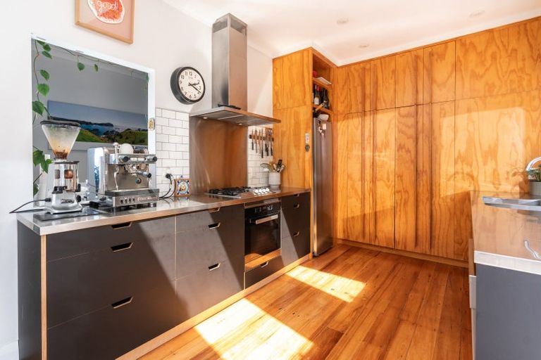 Photo of property in 30 Sugarloaf Road, Brooklyn, Wellington, 6021