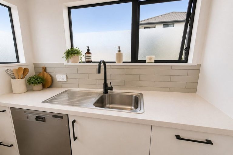 Photo of property in 6/96 Poulson Street, Addington, Christchurch, 8024