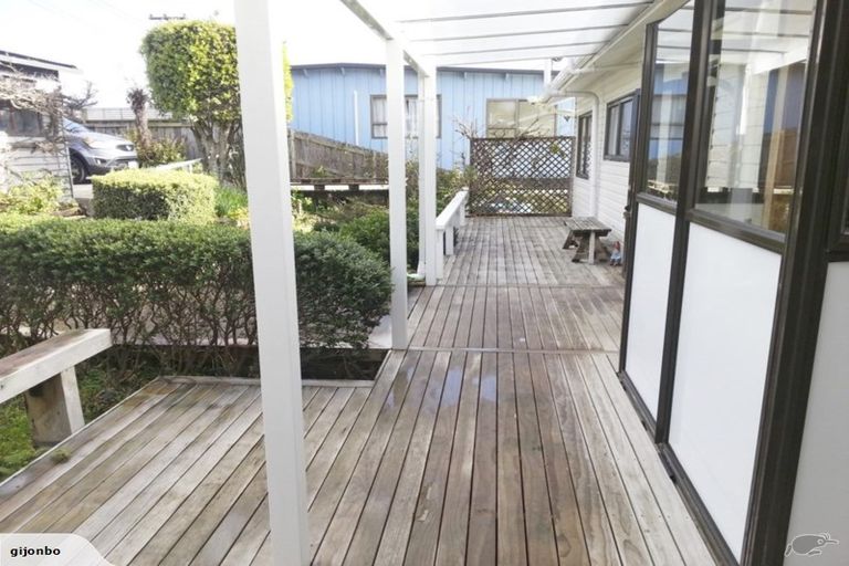 Photo of property in 35 Moffat Road, Red Beach, 0932