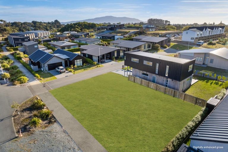 Photo of property in 2 Mirek Street, Waikanae, 5036