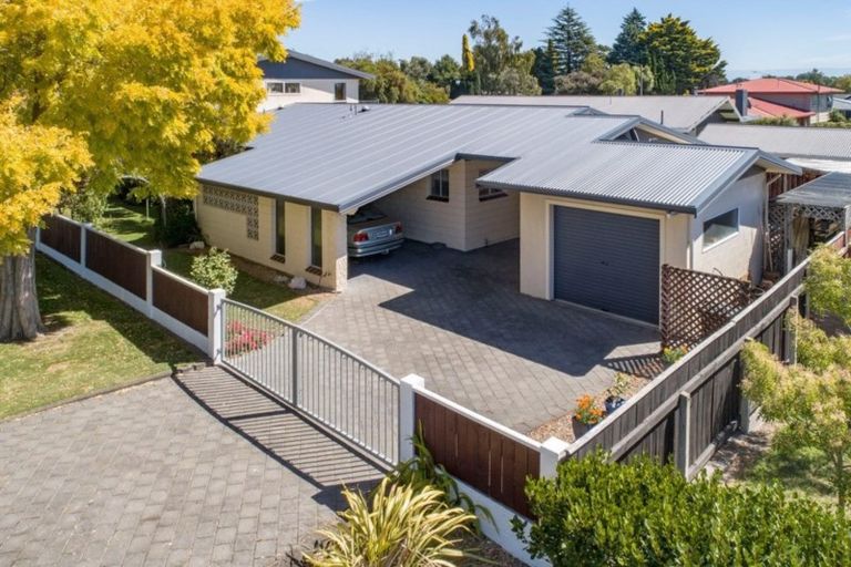 Photo of property in 14 Saint Hill Lane, Havelock North, 4130