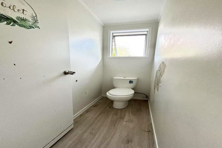 Photo of property in 104 Kemp Road, Massey, Auckland, 0614