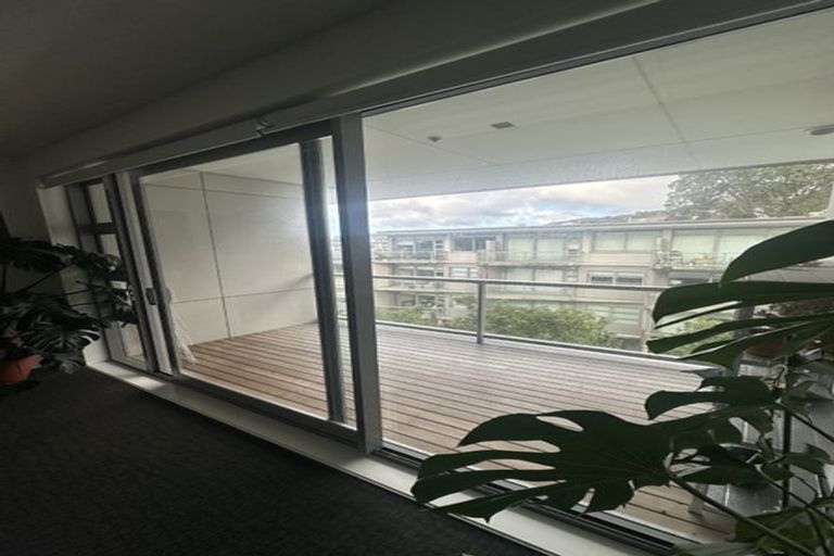 Photo of property in Revolucion Apartments, 402n/28 Torrens Terrace, Mount Cook, Wellington, 6011