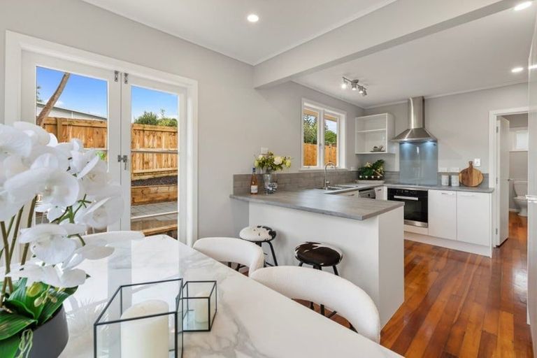 Photo of property in 37 Cardiff Road, Pakuranga, Auckland, 2010