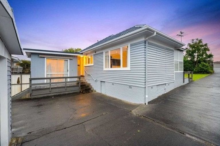 Photo of property in 58 Royal Road, Massey, Auckland, 0614