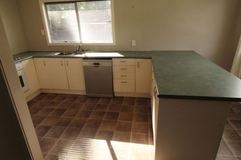 Photo of property in 12 Quincey Place, Massey, Auckland, 0614