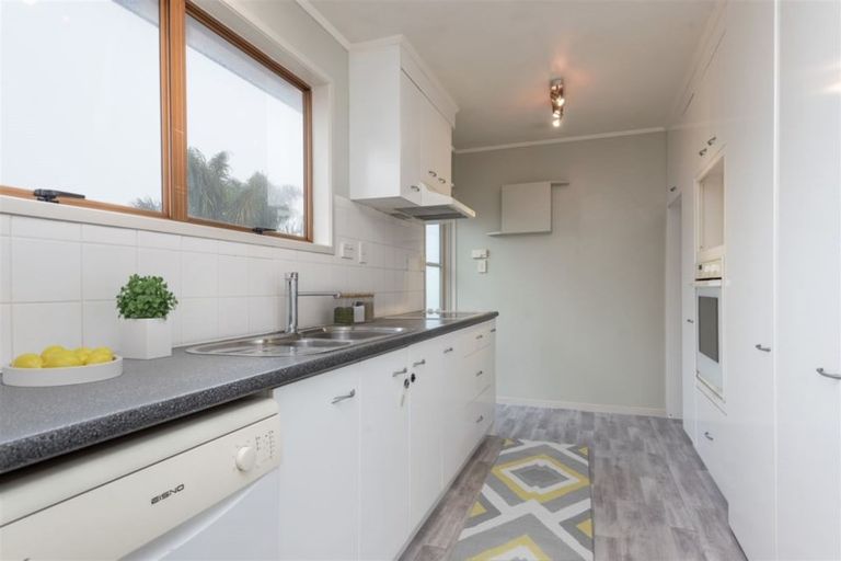 Photo of property in 9 Darren Crescent, Half Moon Bay, Auckland, 2012