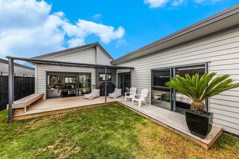 Photo of property in 11 Makete Crescent, Hobsonville, Auckland, 0618