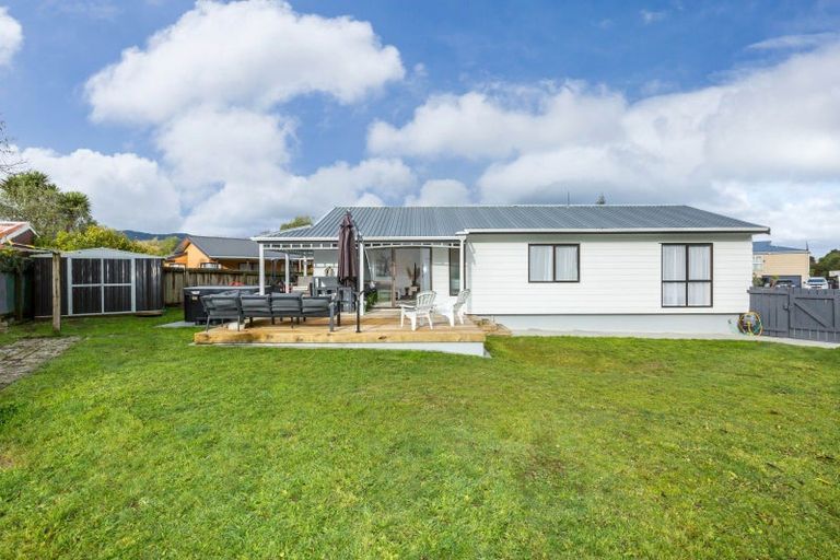 Photo of property in 5 Tulsa Grove, Totara Park, Upper Hutt, 5018