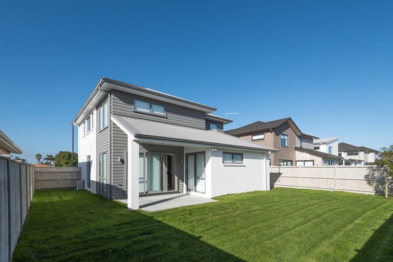 Photo of property in 9 Waituarua Drive, Takanini, 2112