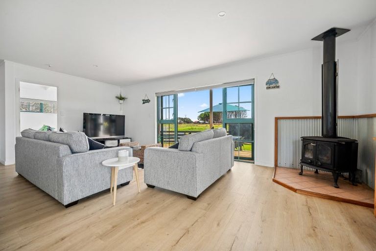 Photo of property in 806 Cove Road, Waipu, 0582