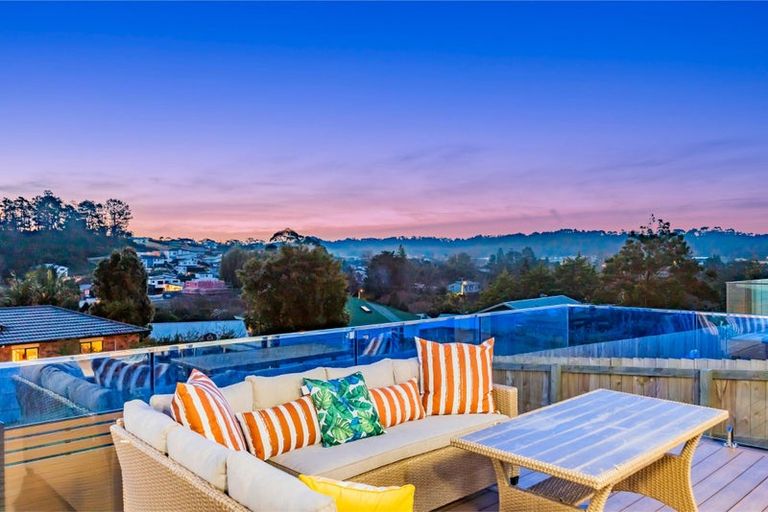 Photo of property in 10 Monte Cristal Avenue, Swanson, Auckland, 0614