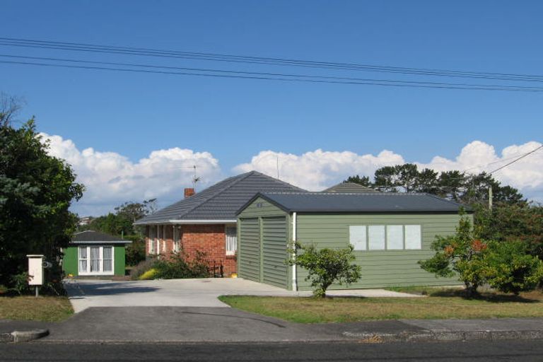 Photo of property in 16 Tiki Street, New Lynn, Auckland, 0600